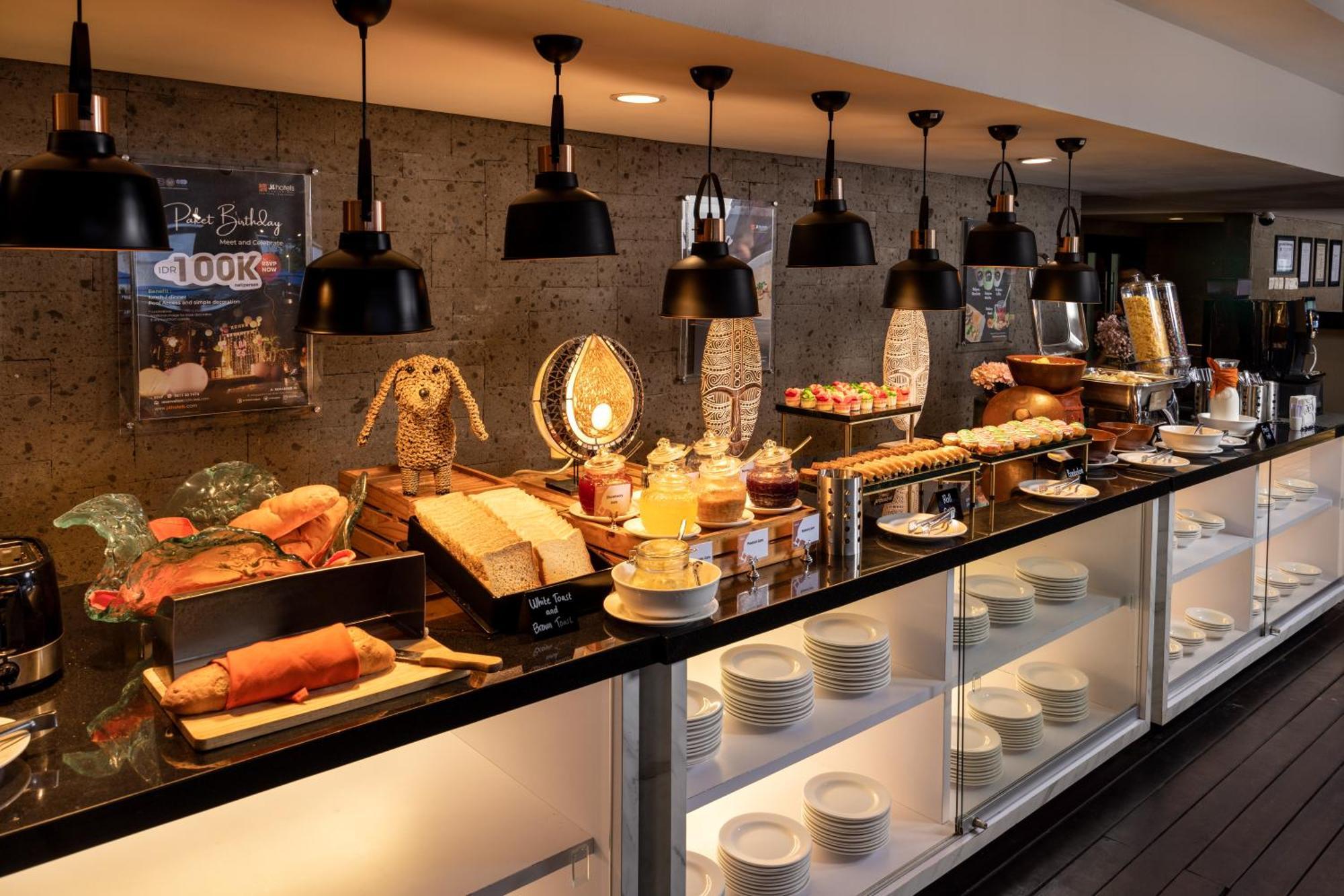 J4 Hotels Legian Экстерьер фото