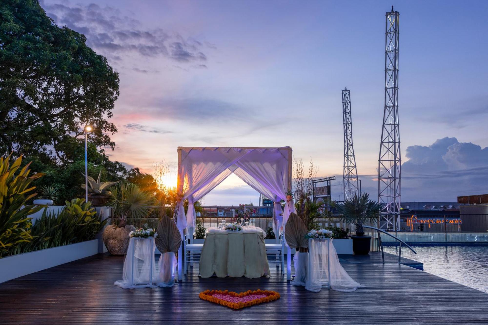 J4 Hotels Legian Экстерьер фото