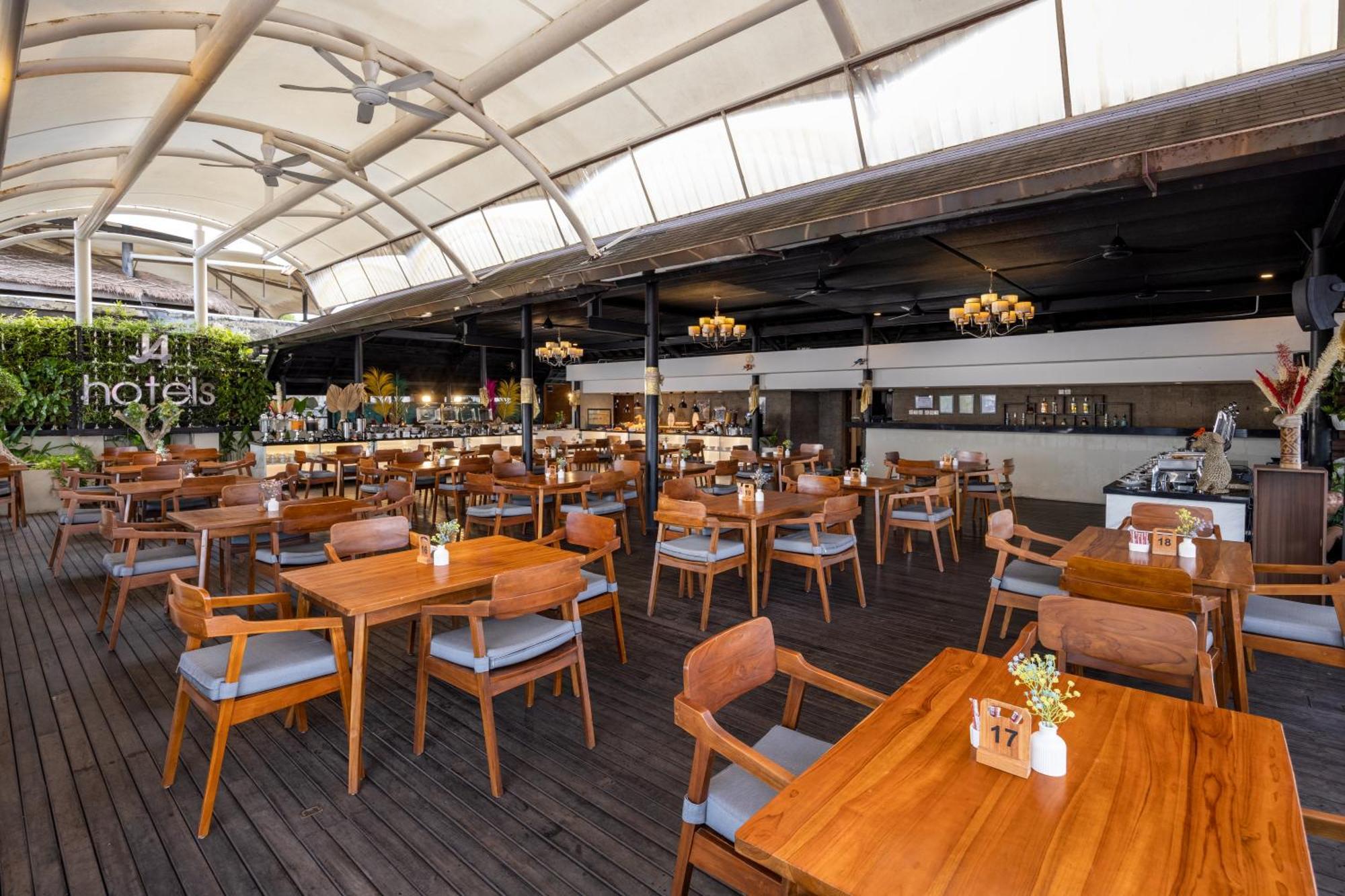 J4 Hotels Legian Экстерьер фото