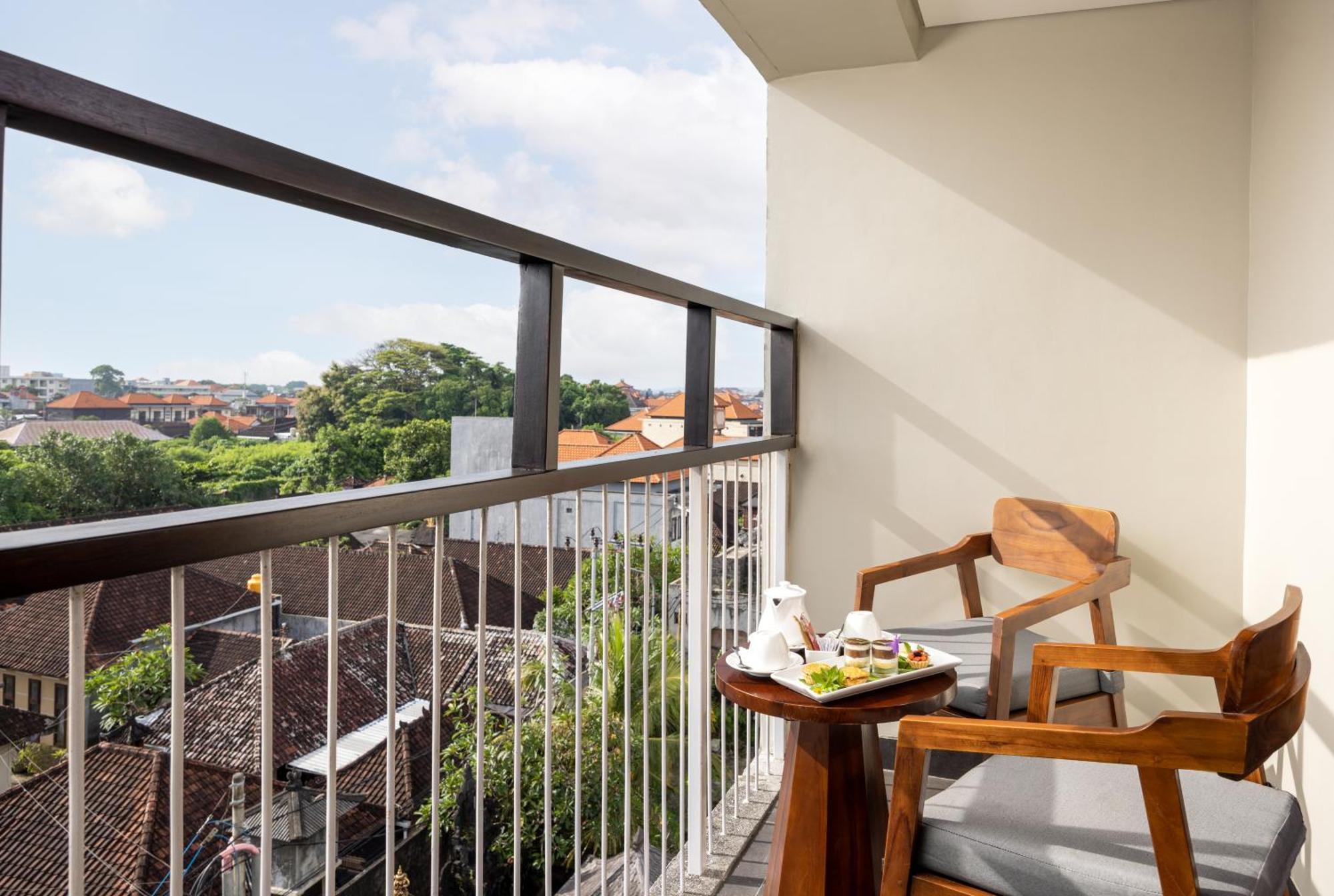 J4 Hotels Legian Экстерьер фото